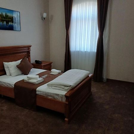 Maximum Hotel Navoi Eksteriør bilde